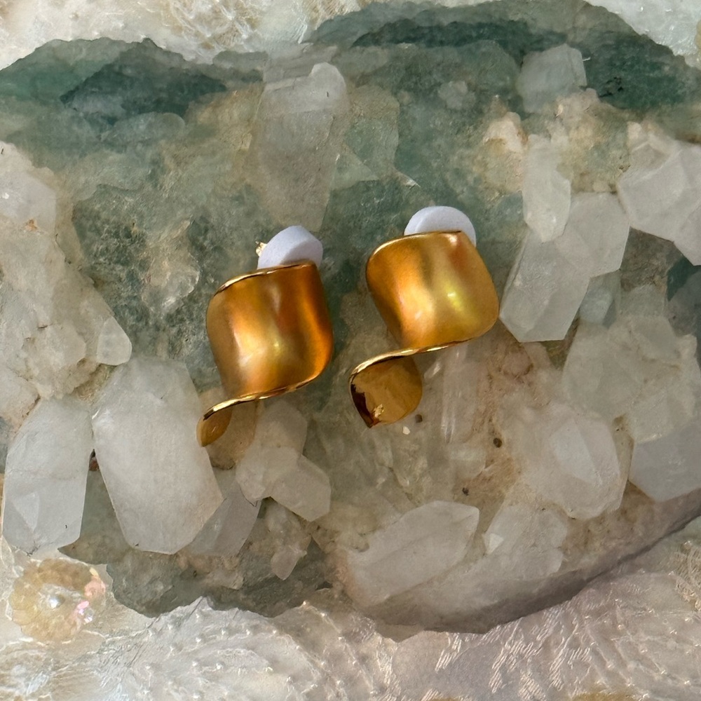 KHOI TURE Elegant Gold-Toned Earrings